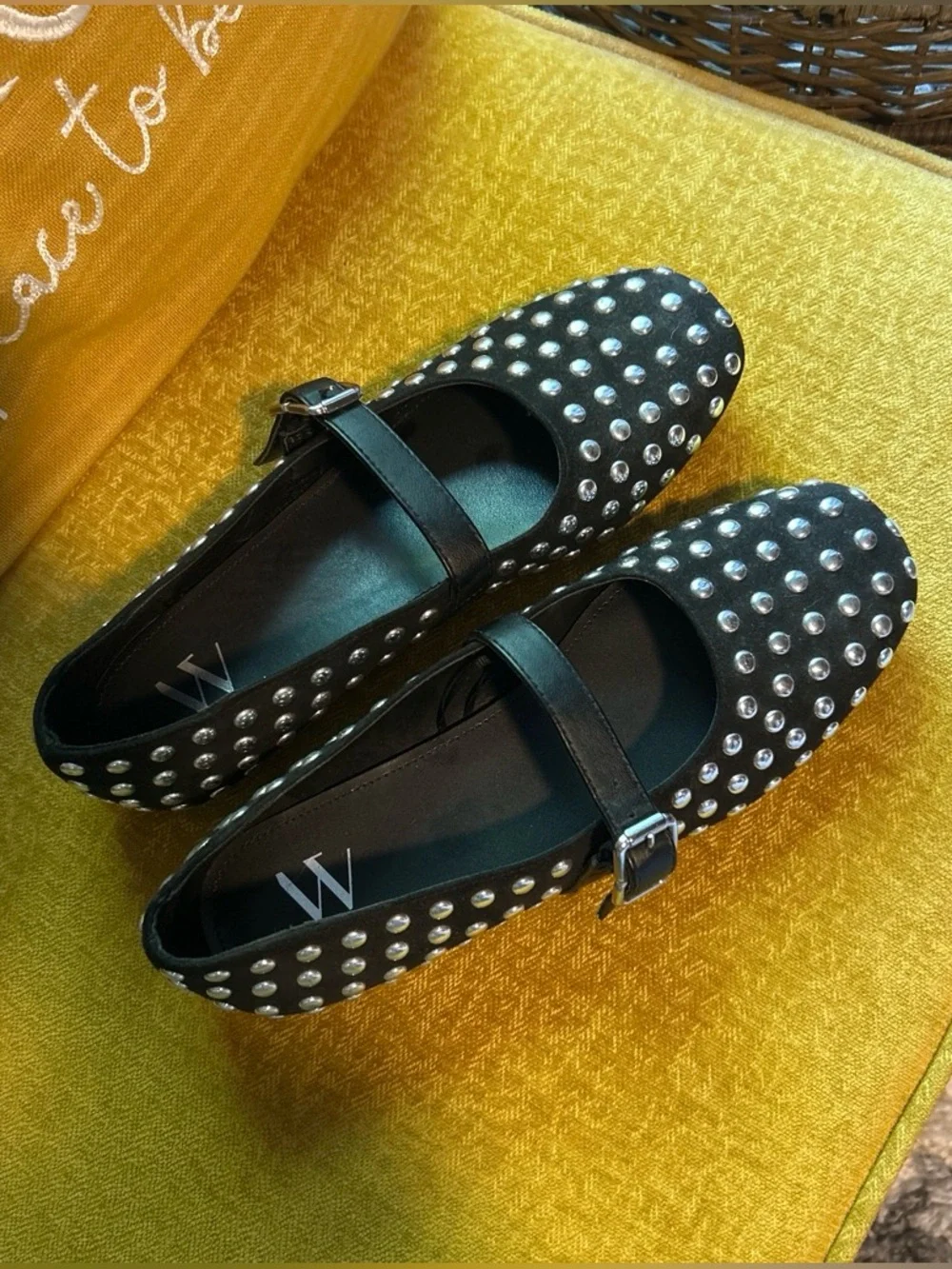 N/A stylish black